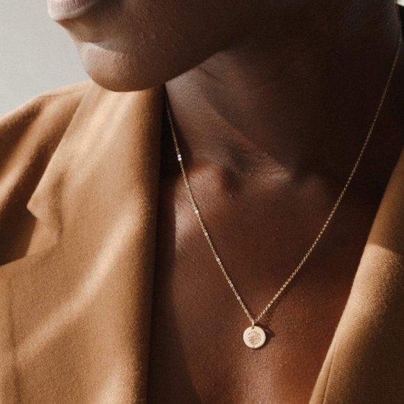 Daisy April Birth Flower Cute Gift Charm Necklace - Picture 5 of 15